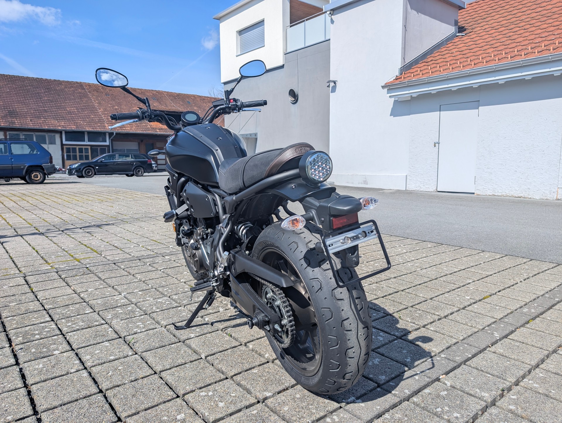 YAMAHA XSR 700 Black Edition-image-2
