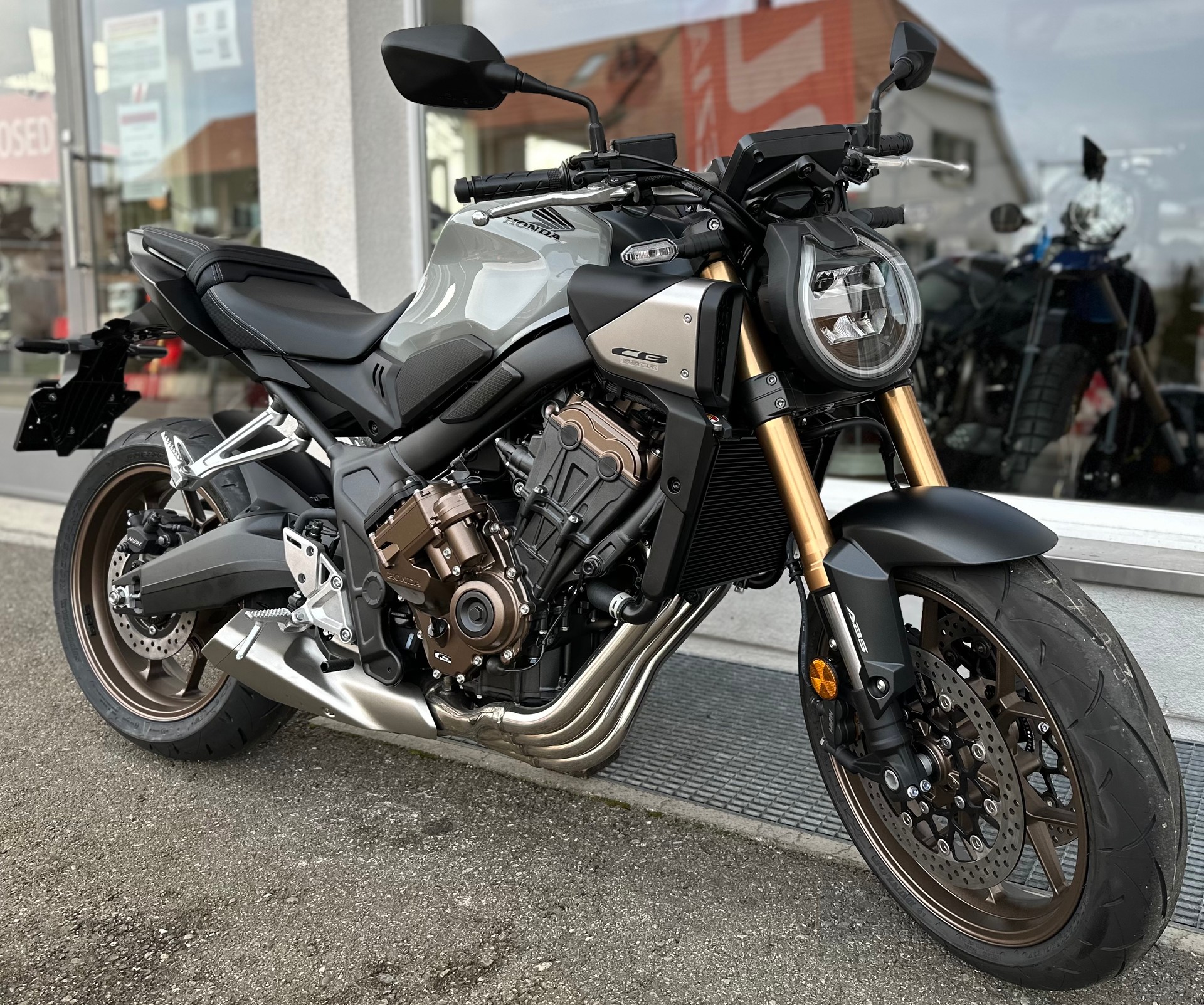 HONDA CB 650 R E-Clutch-image-9