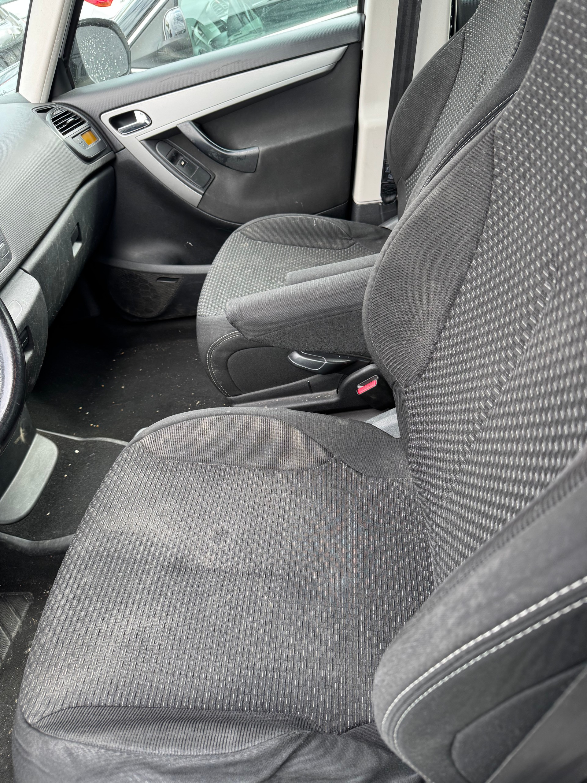 CITROEN C4 Grand Picasso 2.0i 16V Exclusive-image-6