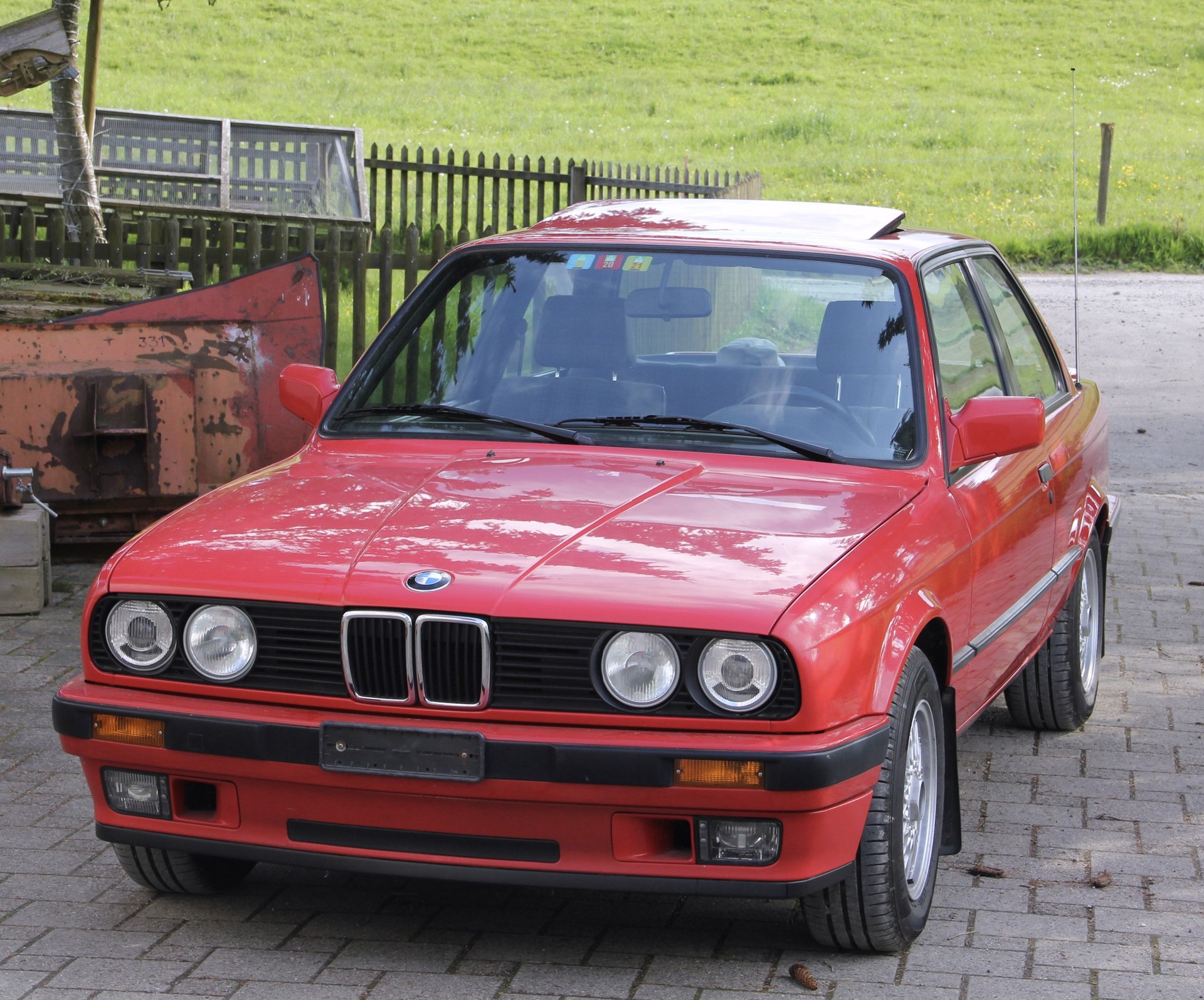 BMW 318iS-image-1
