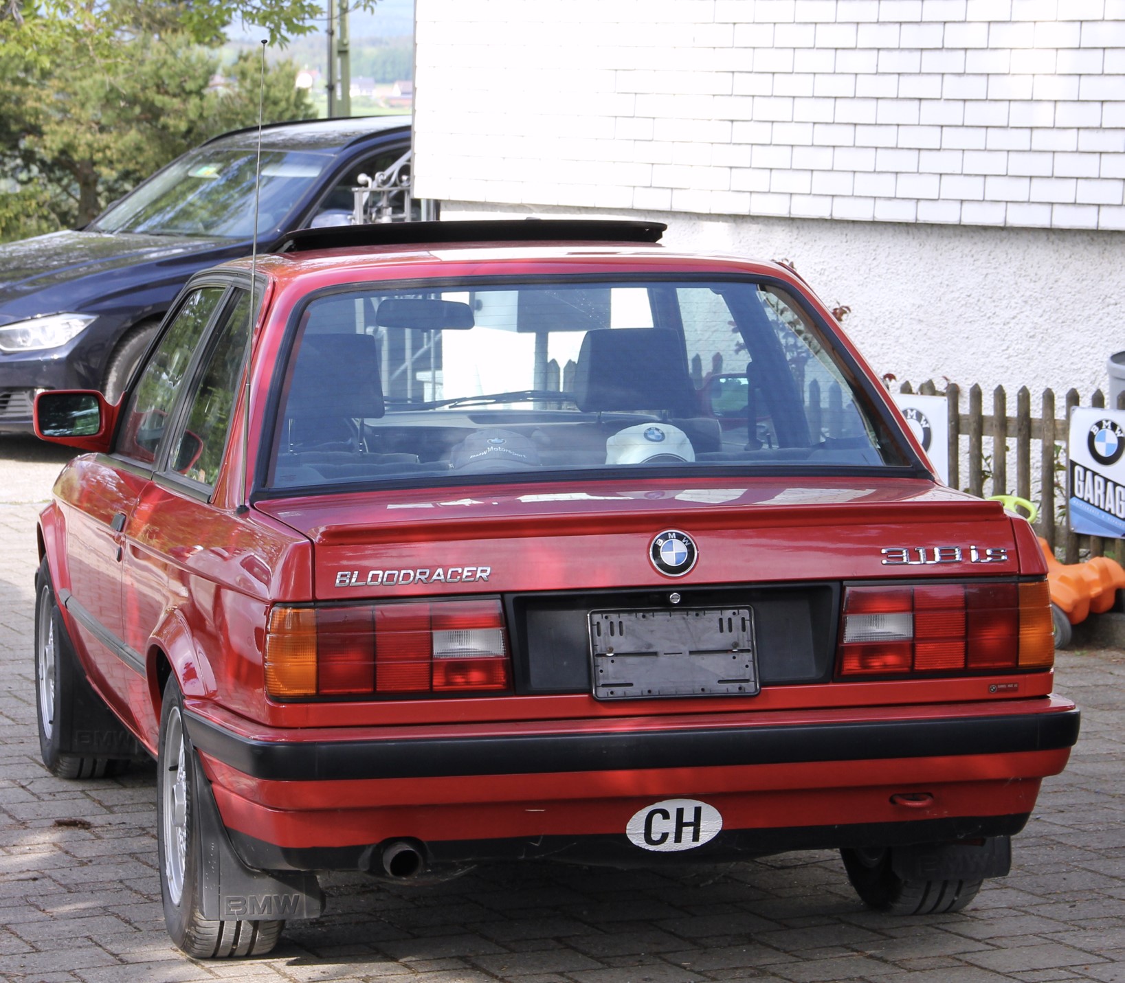 BMW 318iS-image-3