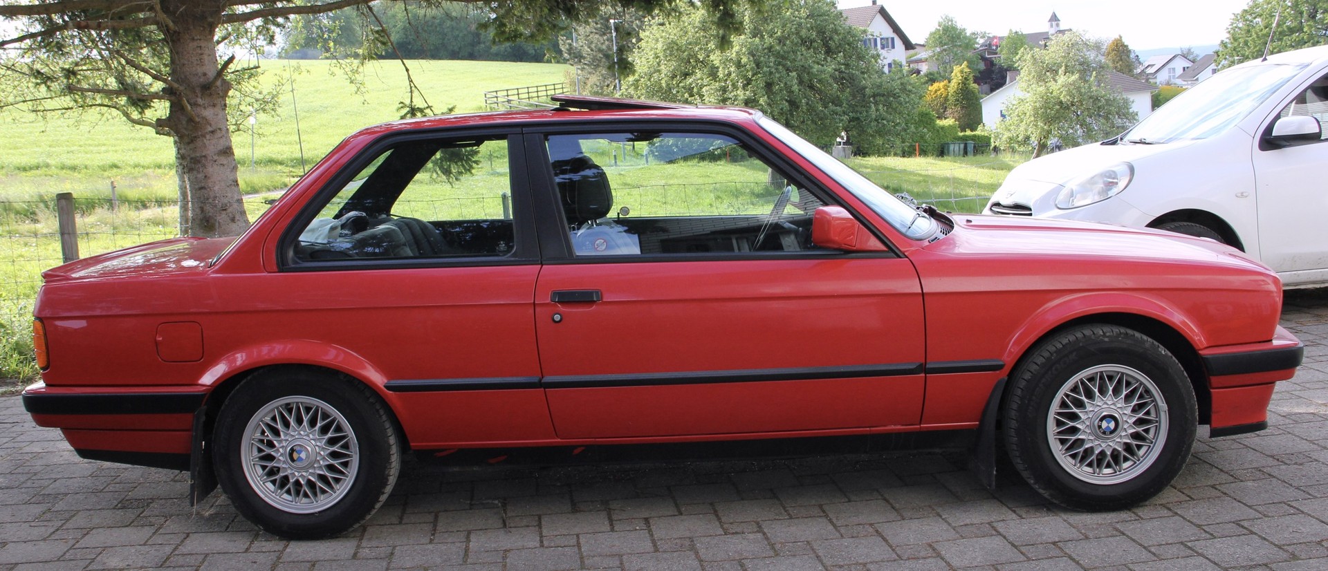 BMW 318iS-image-4