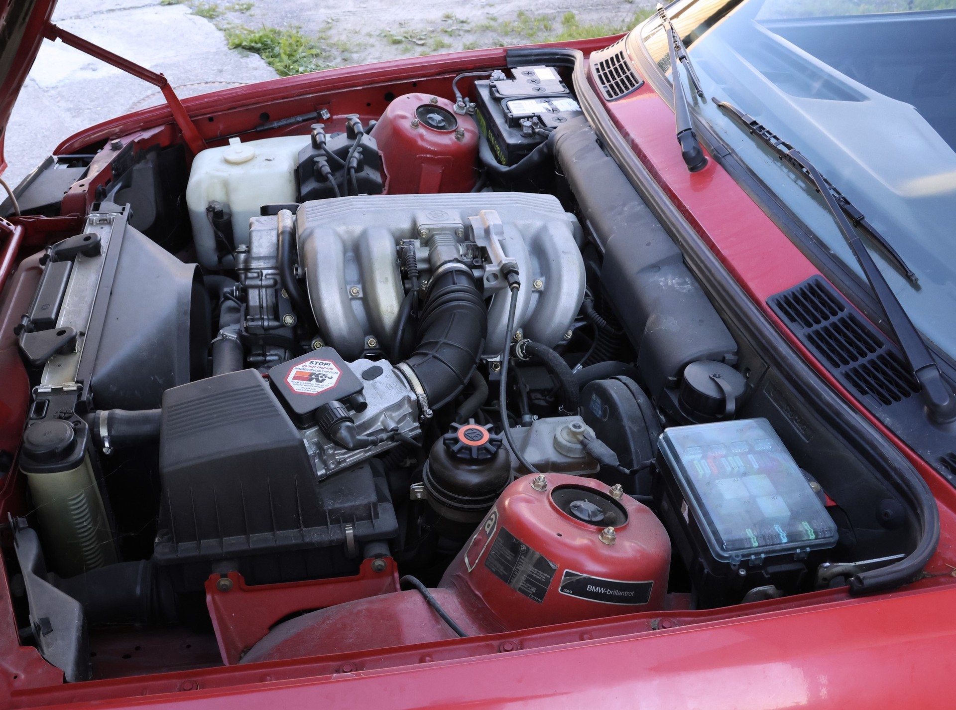 BMW 318iS-image-5