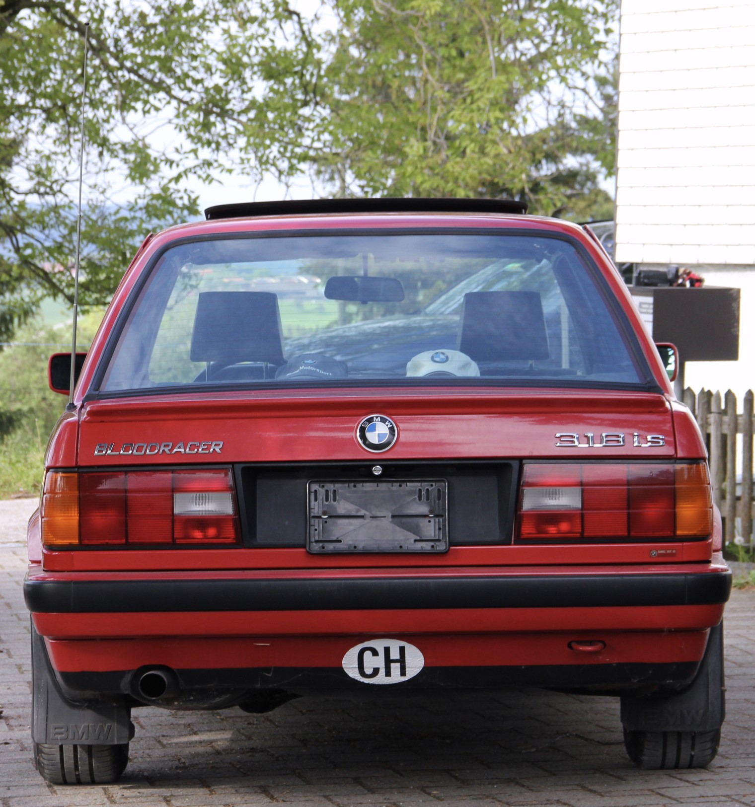 BMW 318iS-image-2