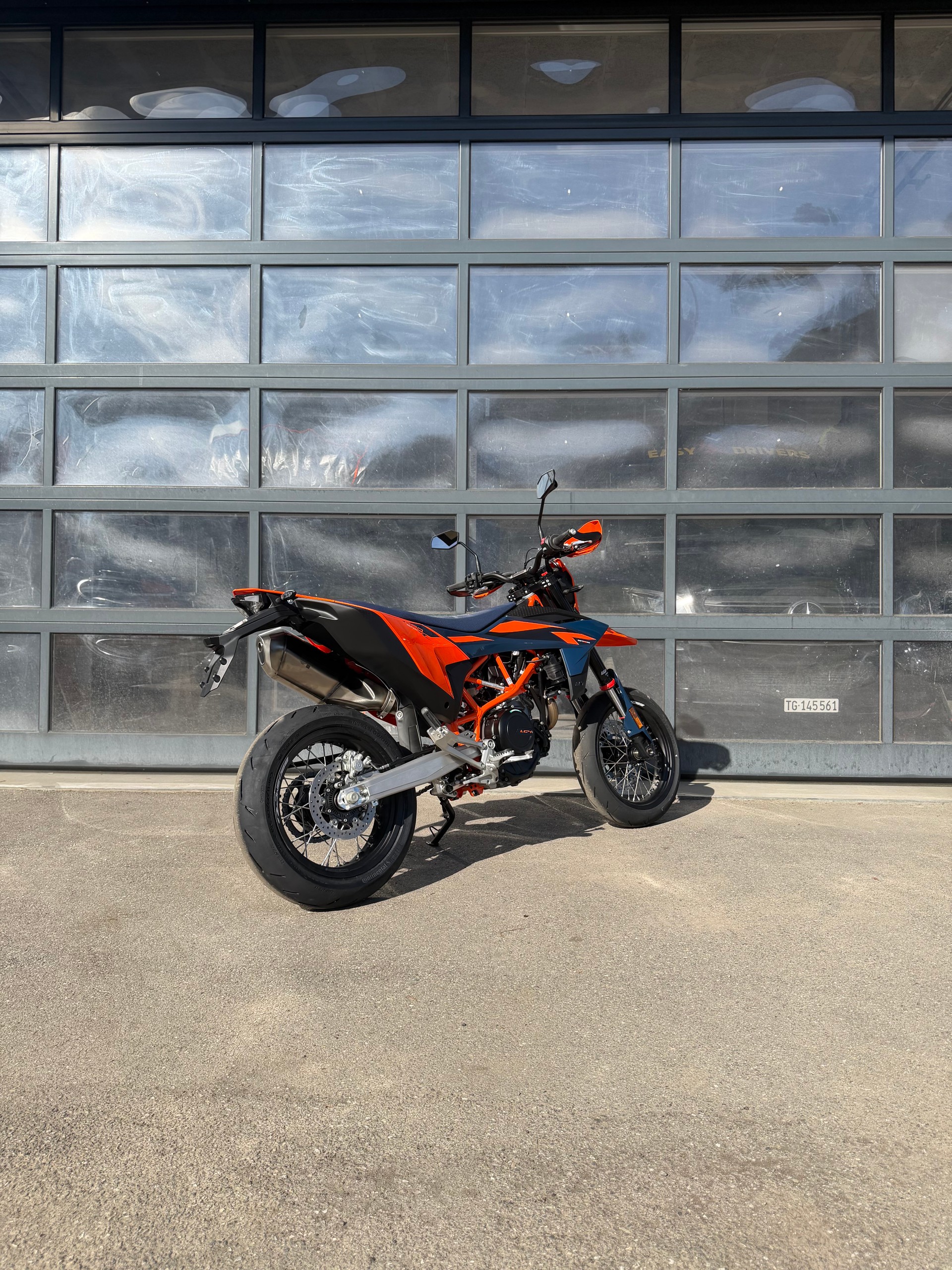 KTM 690 SMC R (35 kW) 2026-image-3