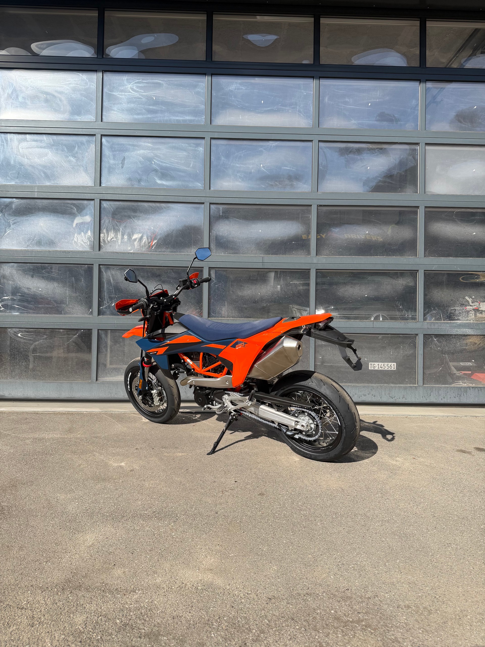 KTM 690 SMC R (35 kW) 2026-image-2
