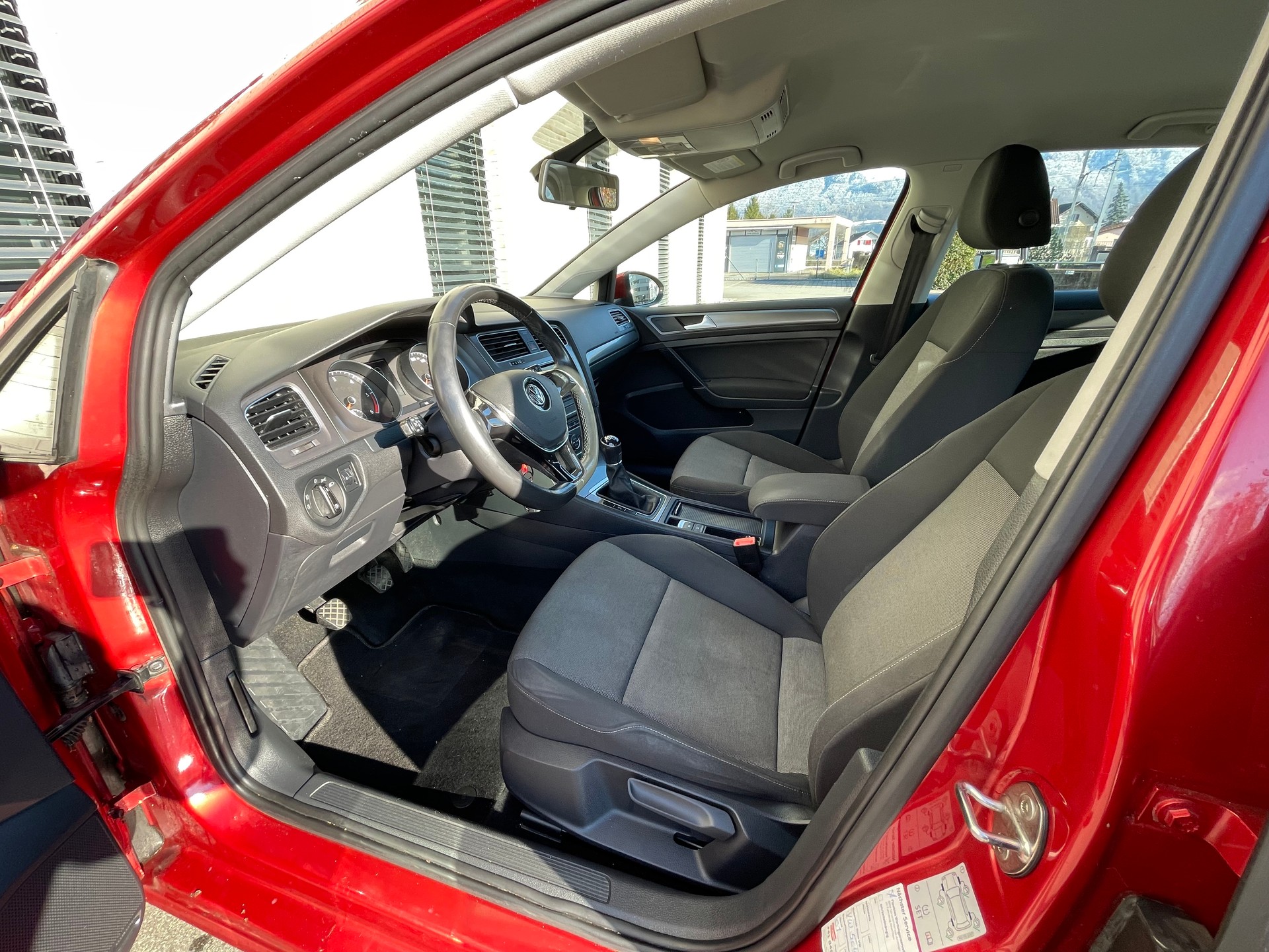 VW GOLF-image-12