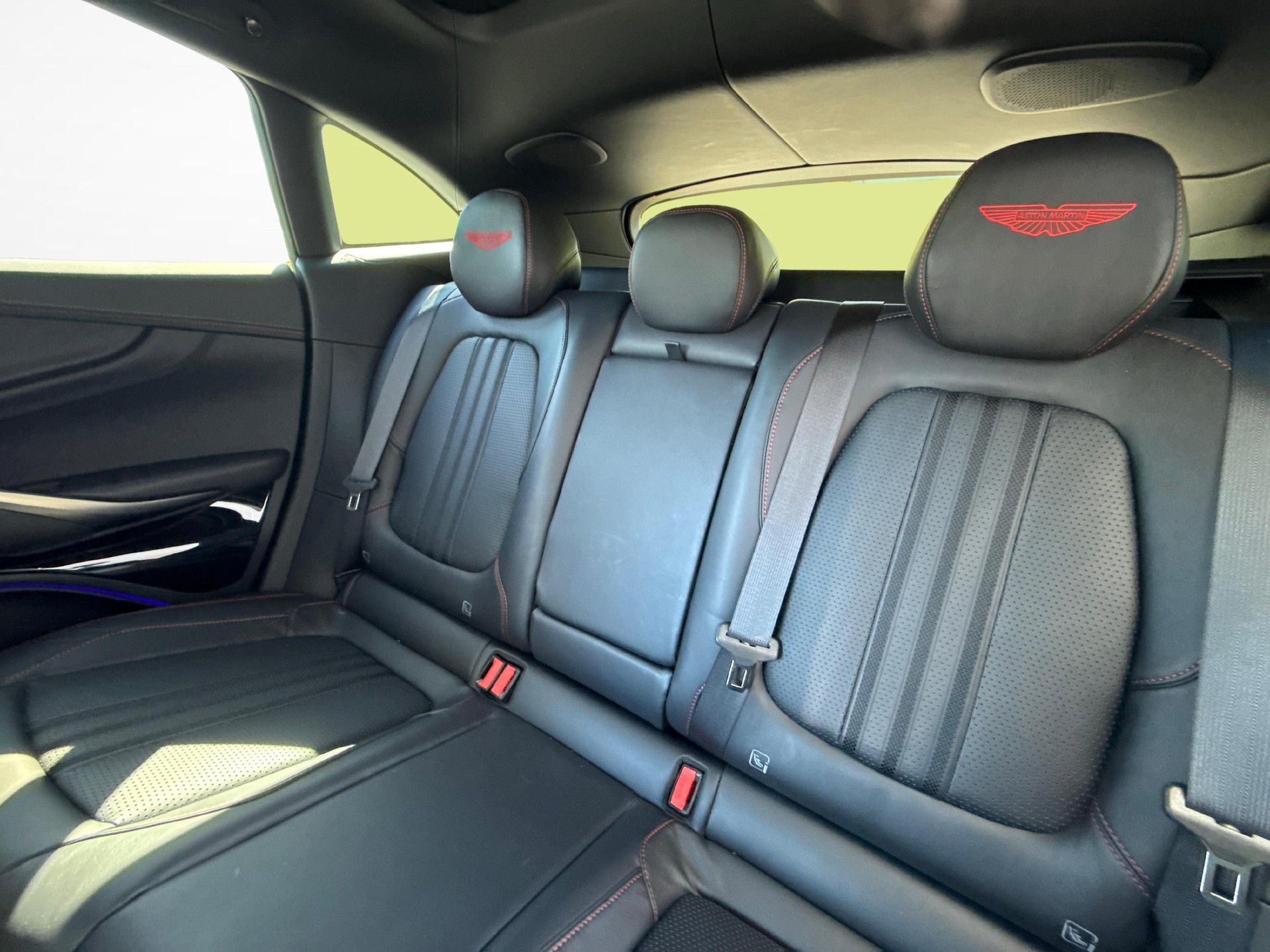 ASTON MARTIN DBX 707 4.0 V8 Bi-Turbo-image-10