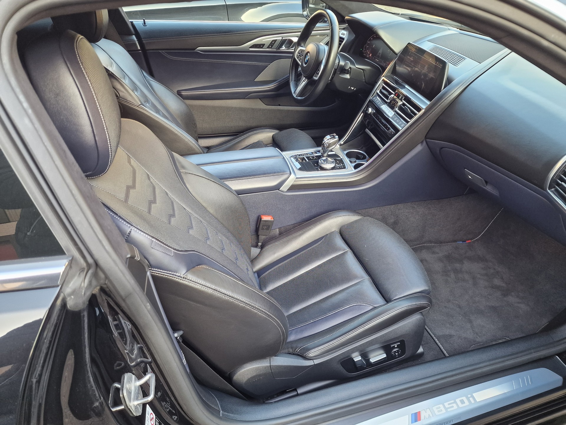 BMW M850i xDrive Steptronic-image-16