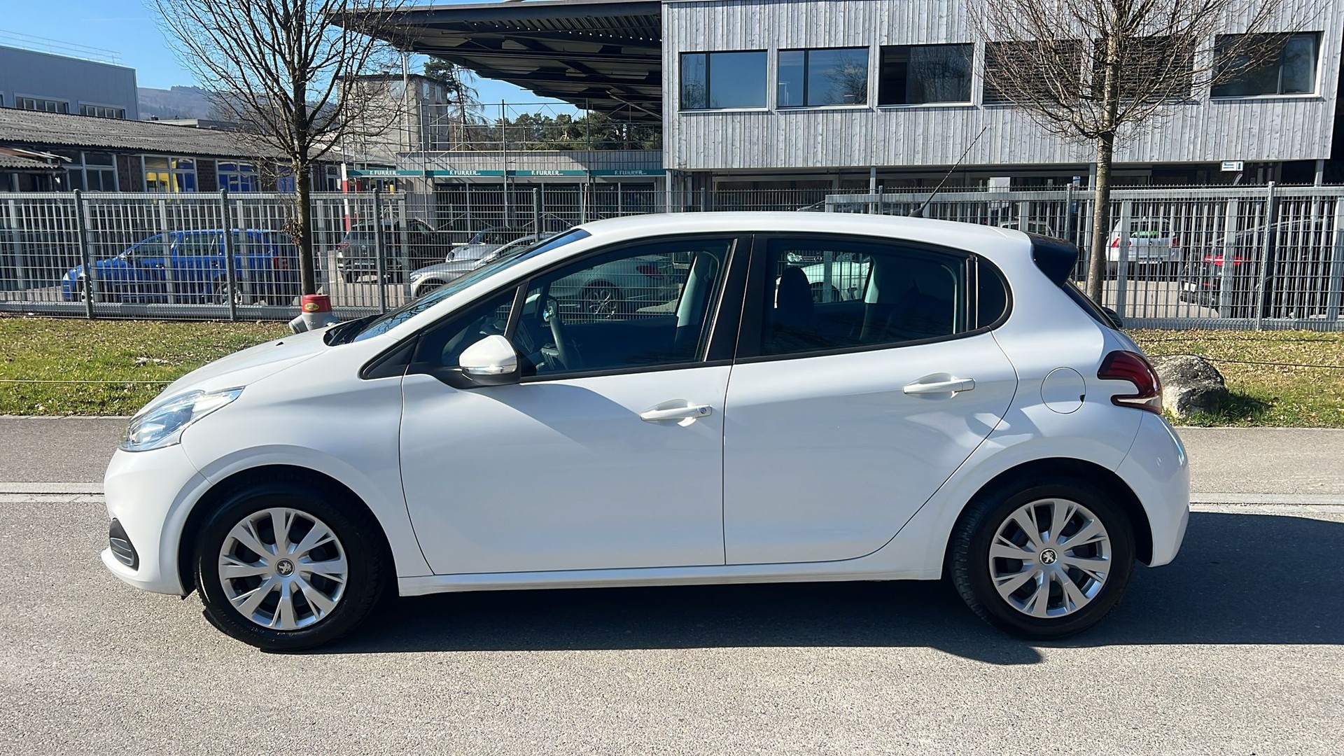 PEUGEOT 208 1.2 e-VTI Style EGS5-showroom-element-3