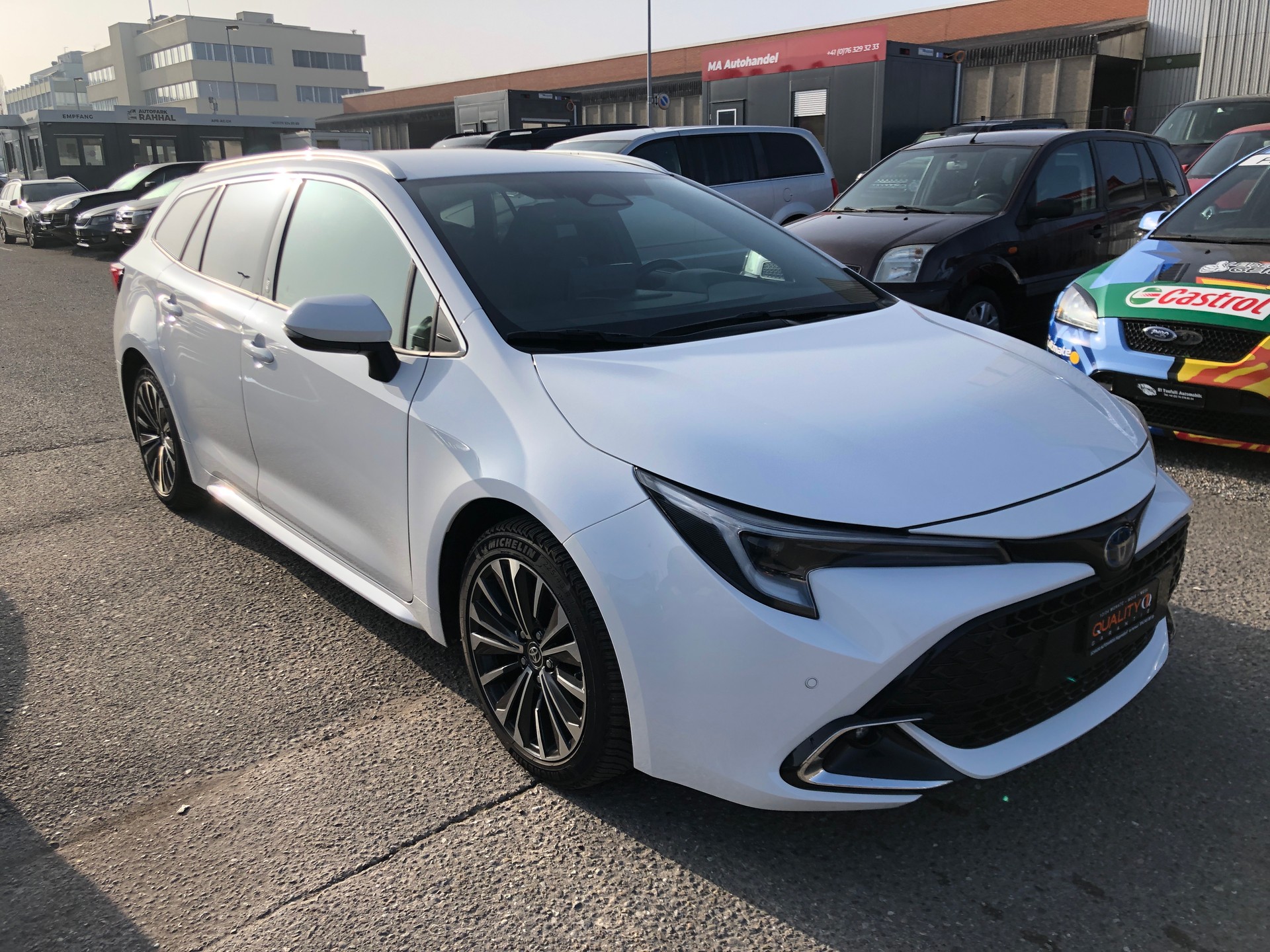 TOYOTA COROLLA-showroom-element-2