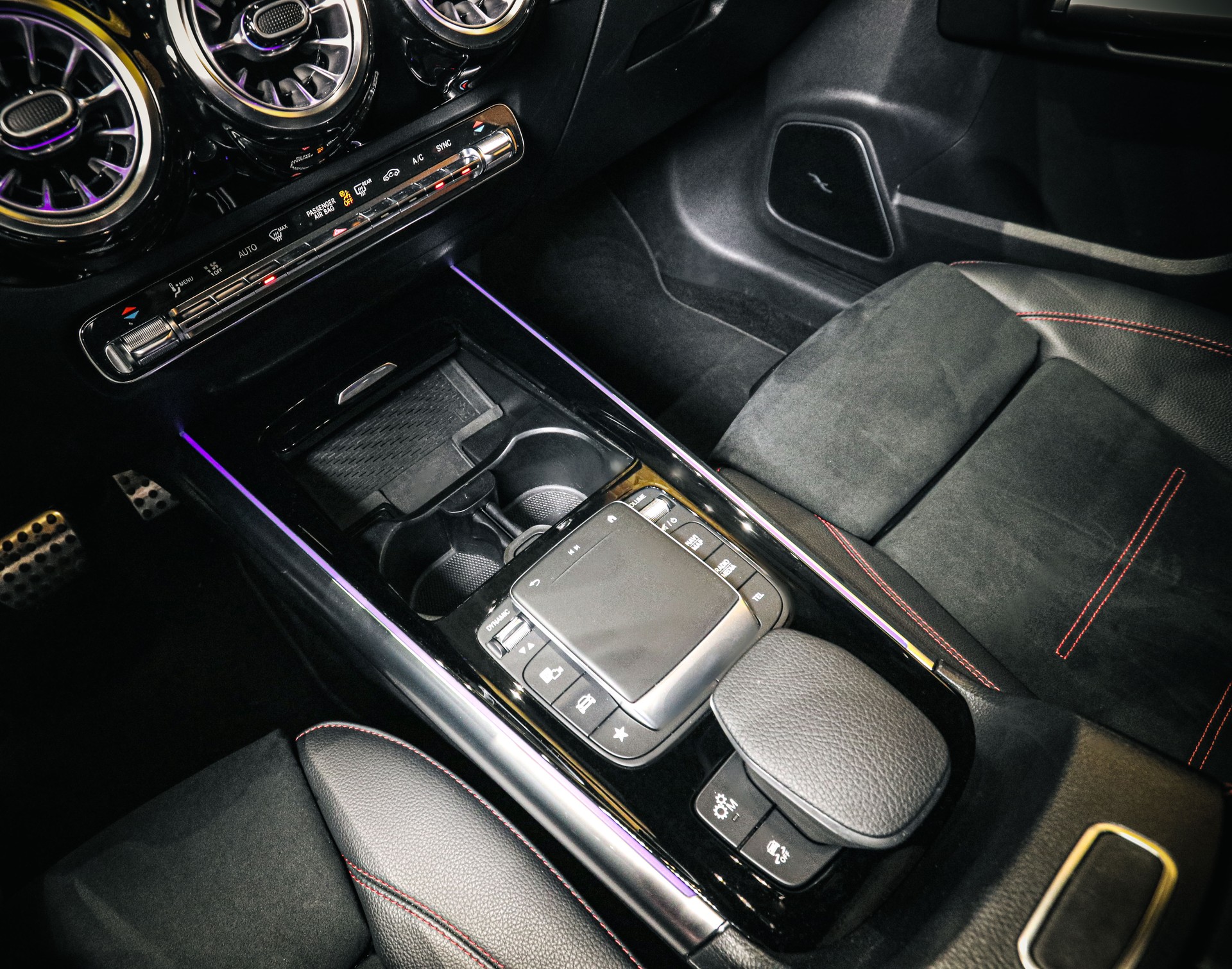 MERCEDES-BENZ GLA 35 AMG 8G-Speedshift DCT 4Matic-image-18