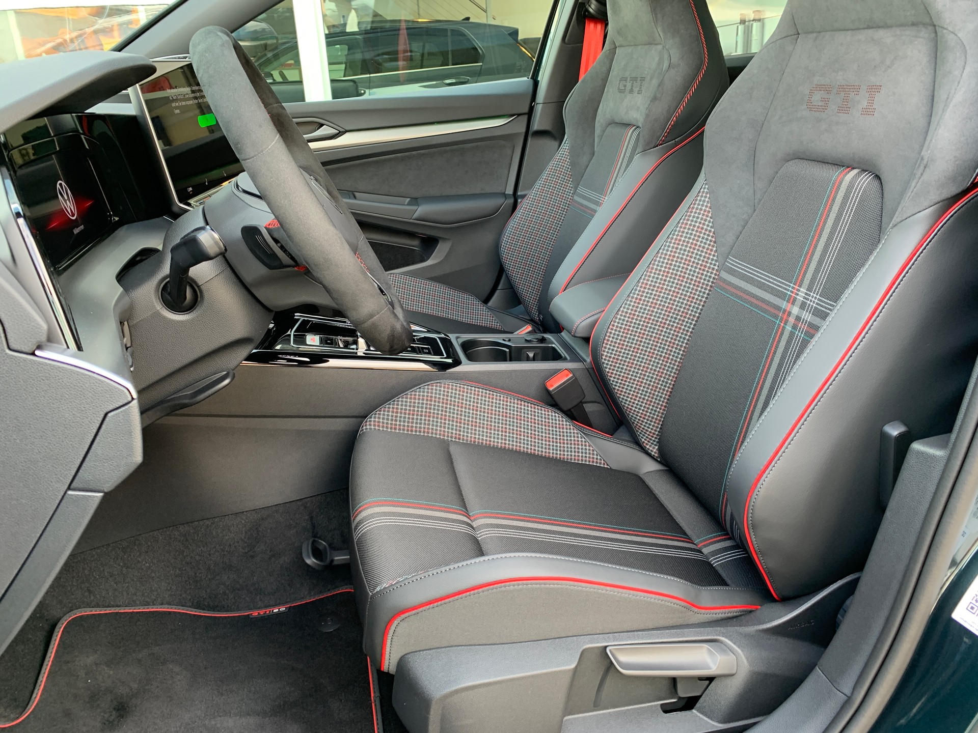 VW Golf 2.0 TSI GTI Edition 50 DSG-image-9