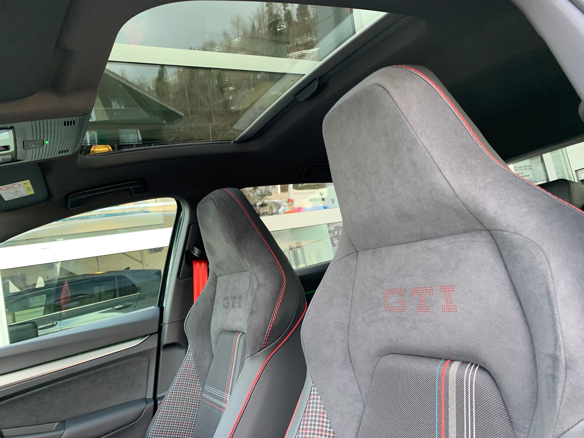 VW Golf 2.0 TSI GTI Edition 50 DSG-image-10
