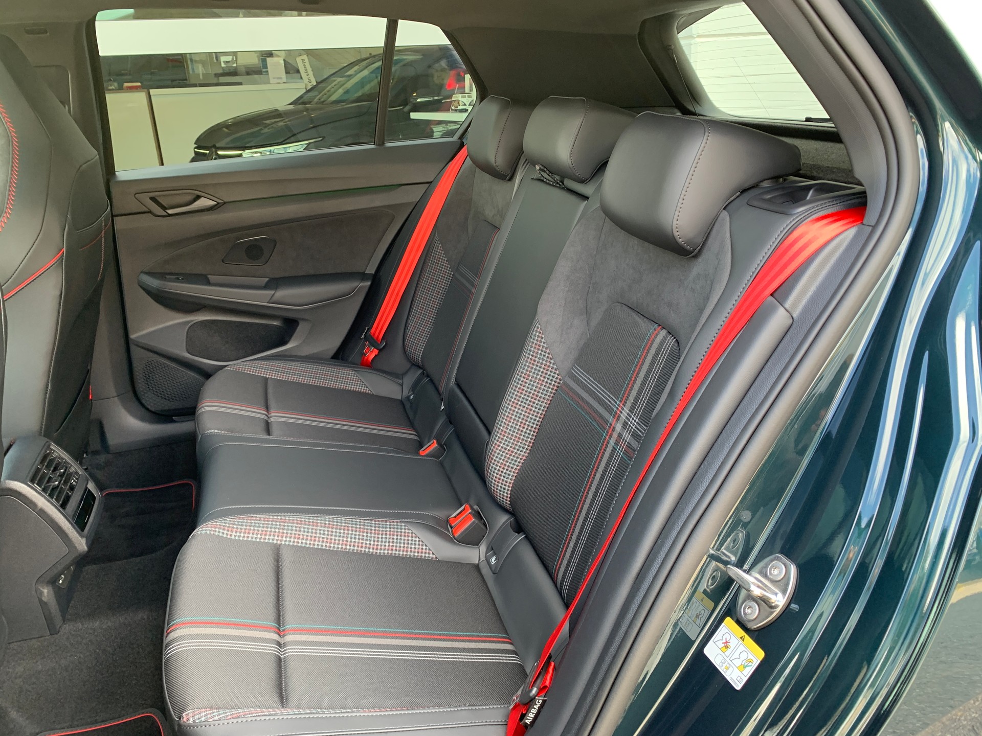 VW Golf 2.0 TSI GTI Edition 50 DSG-image-19