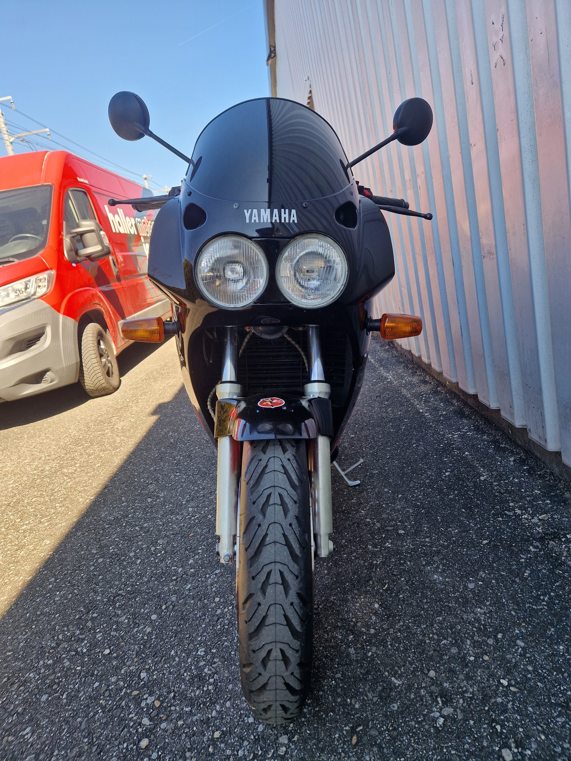 YAMAHA FZR 1000 KUNDENAUFTRAG-showroom-element-2