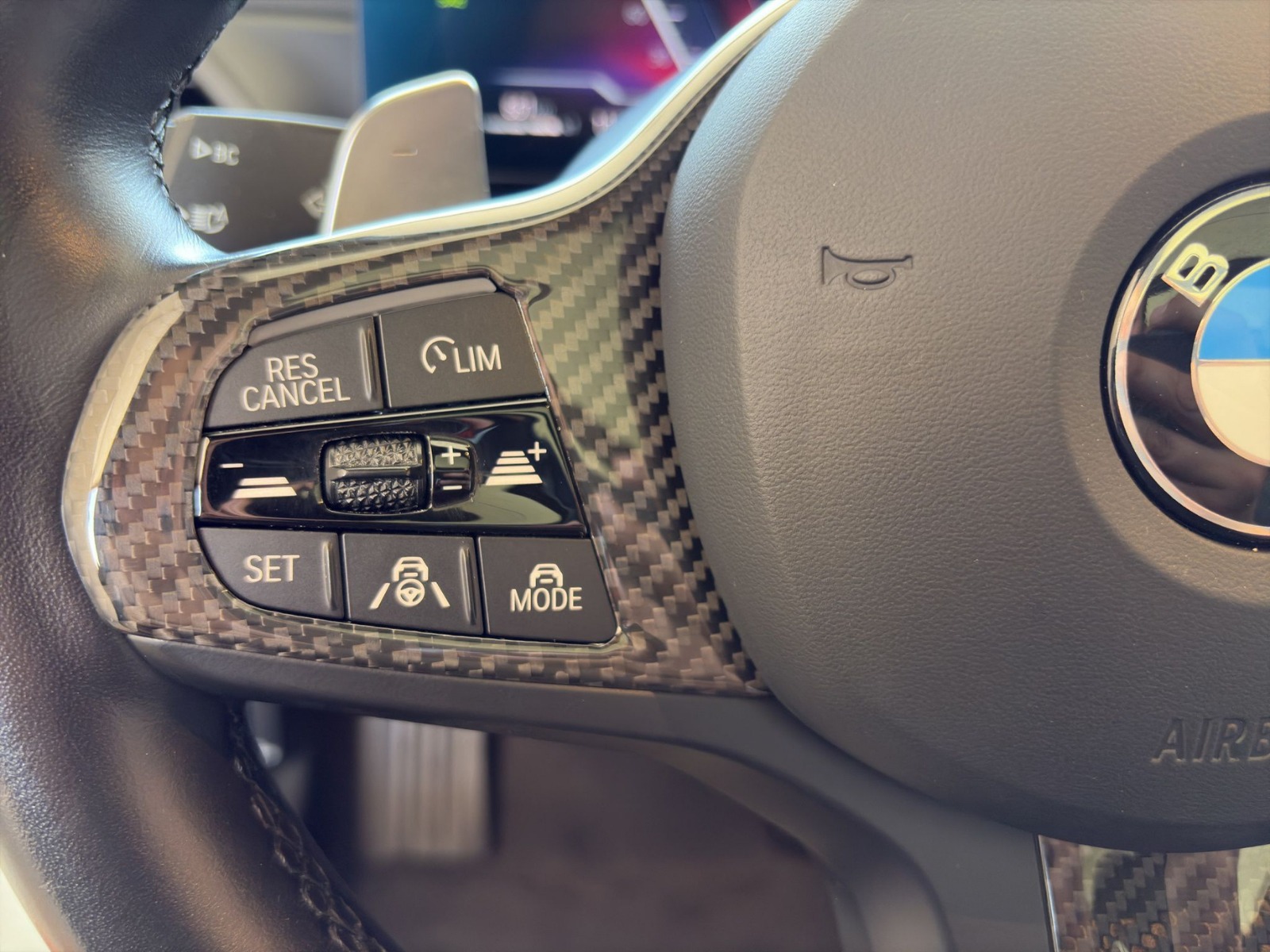 BMW M330d xDrive SAG Touring M-Sport Pro Individual-image-12
