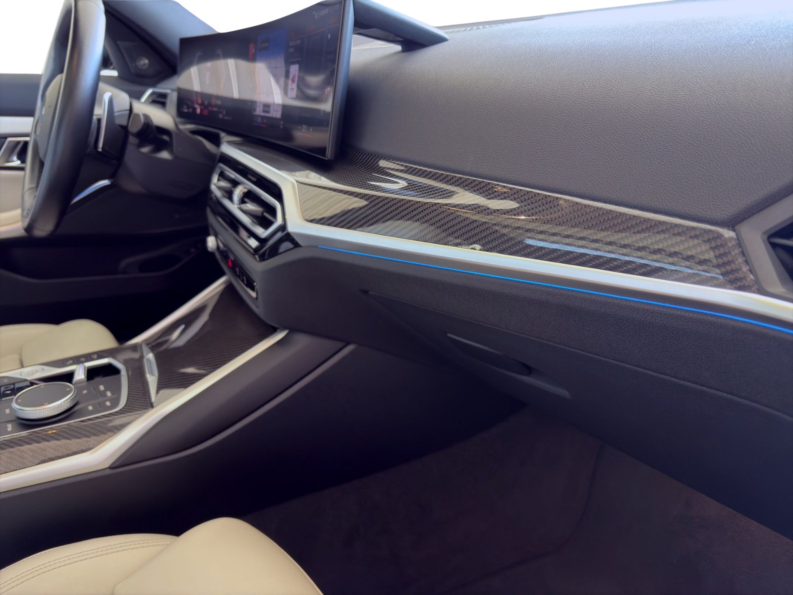 BMW M330d xDrive SAG Touring M-Sport Pro Individual-image-23