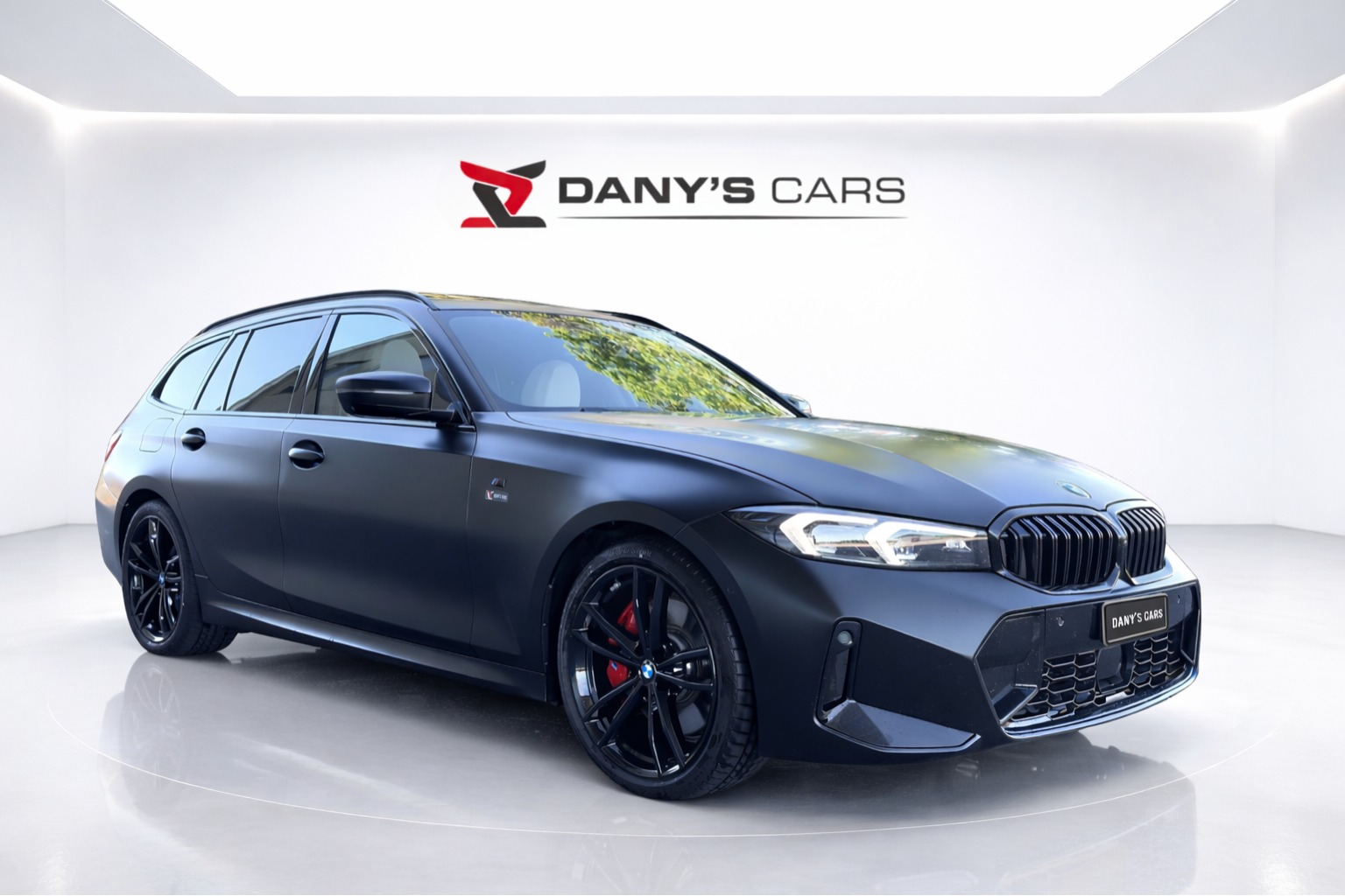 BMW M330d xDrive SAG Touring M-Sport Pro Individual-showroom-element-2