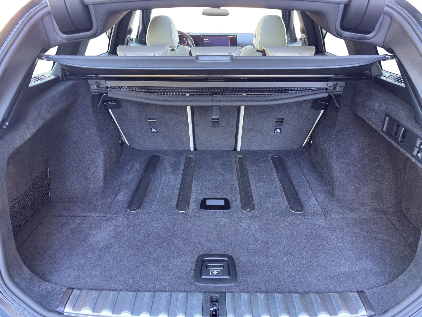 BMW M330d xDrive SAG Touring M-Sport Pro Individual-image-19