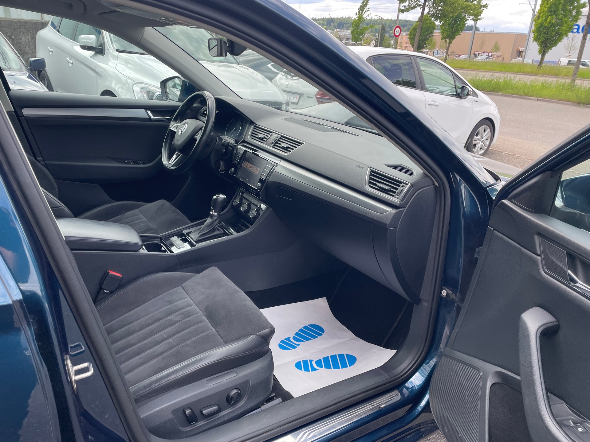 SKODA Superb Combi 2.0 TDi Sport Line 4x4 DSG-image-5