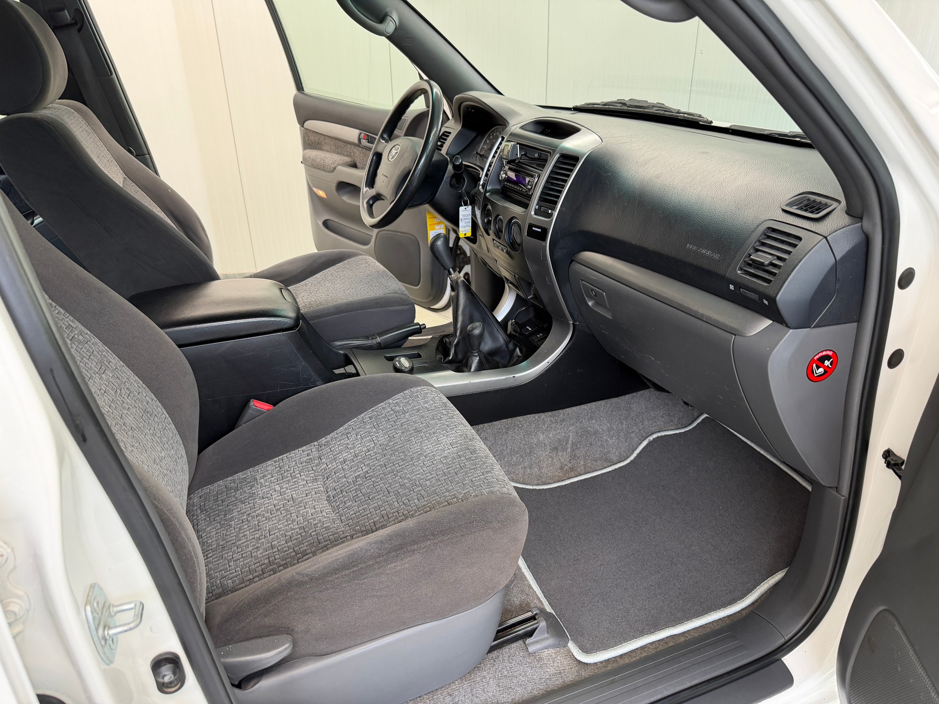 TOYOTA Land Cruiser 3.0 TD Linea Terra-image-16
