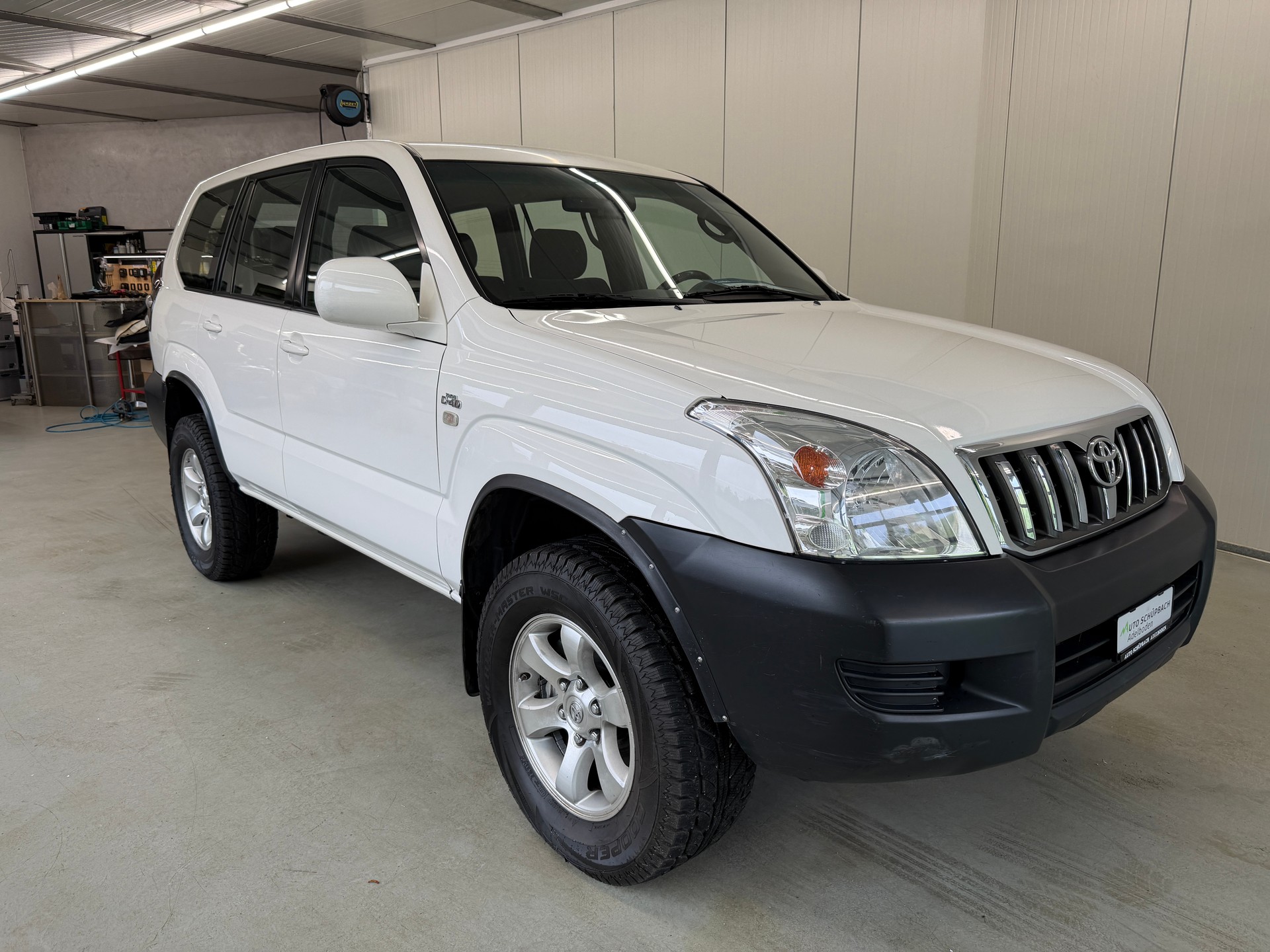 TOYOTA Land Cruiser 3.0 TD Linea Terra-showroom-element-1