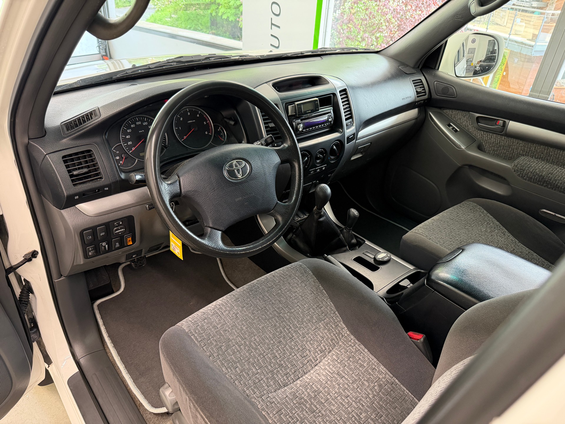 TOYOTA Land Cruiser 3.0 TD Linea Terra-image-10