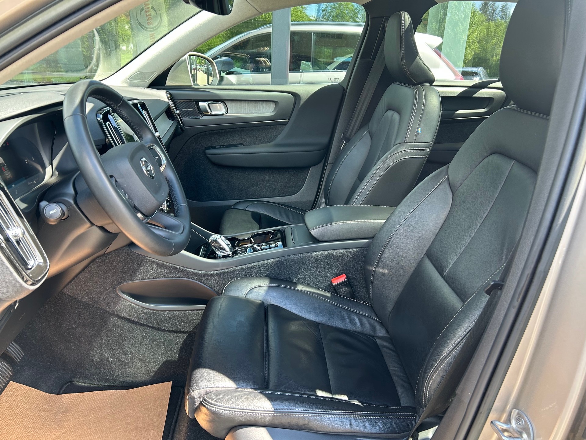 VOLVO XC40 B5 Benzin Mild Hybrid AWD Ultimate Bright Geartronic-image-10