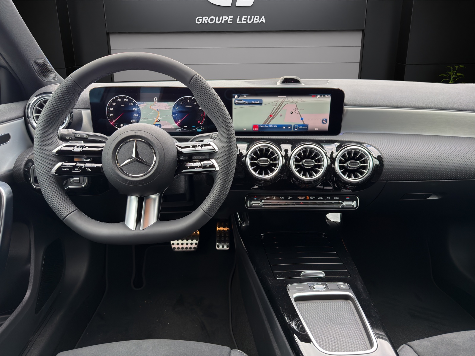 MERCEDES-BENZ A 200 Night Star 7G-DCT-image-8