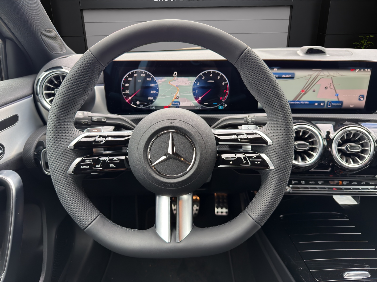 MERCEDES-BENZ A 200 Night Star 7G-DCT-image-10