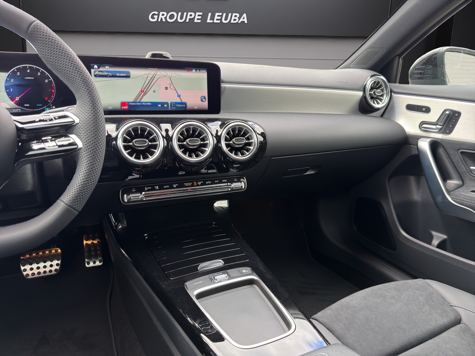 MERCEDES-BENZ A 200 Night Star 7G-DCT-image-11