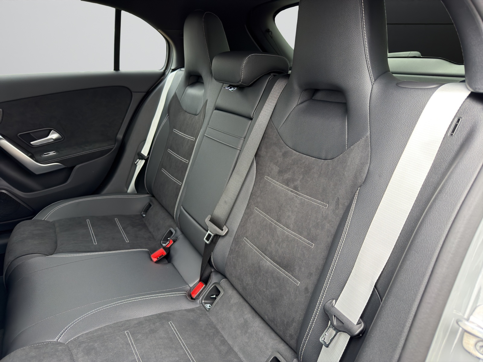 MERCEDES-BENZ A 200 Night Star 7G-DCT-image-13