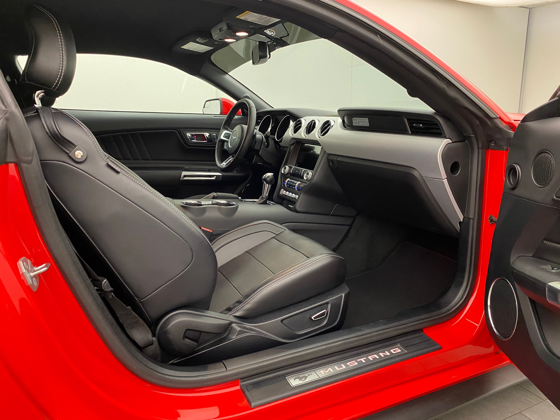 FORD Mustang Coupé 5.0 GT-image-12