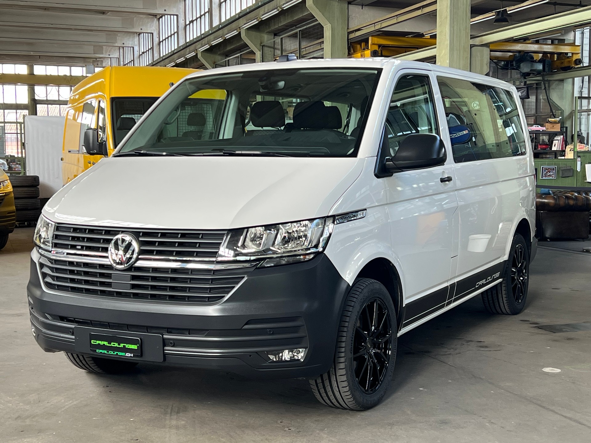 VW T6.1 2.0 TDI 4Motion Bus 9-Plätzer-showroom-element-2
