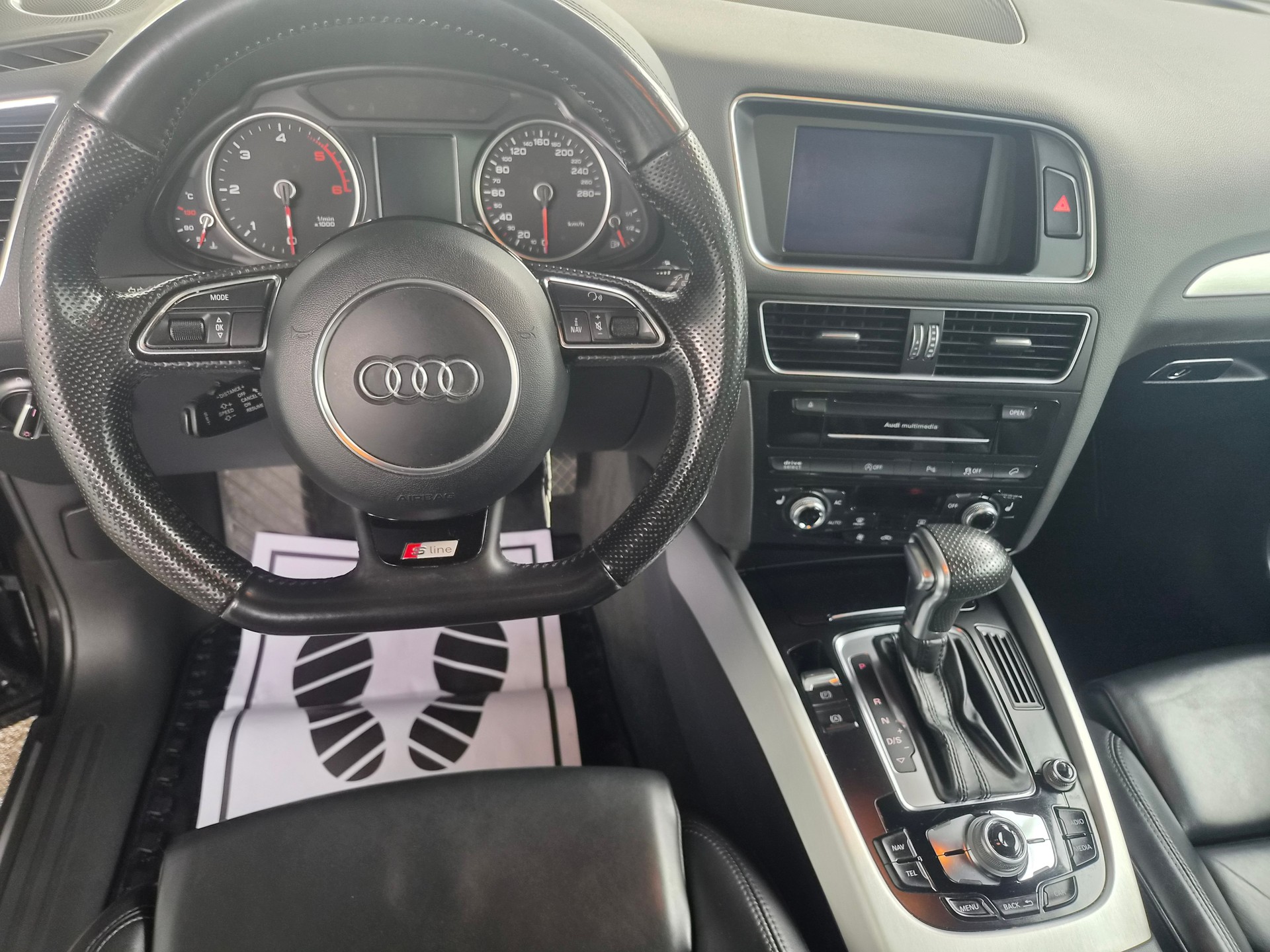 AUDI Q5 3.0 TDI quattro S-tronic S-LINE-image-10