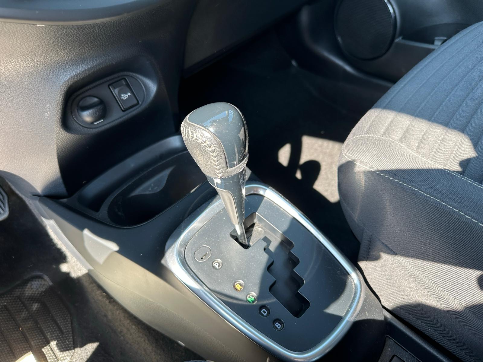 TOYOTA Yaris 1.5 VVT-i Hybrid Trend e-CVT-image-10