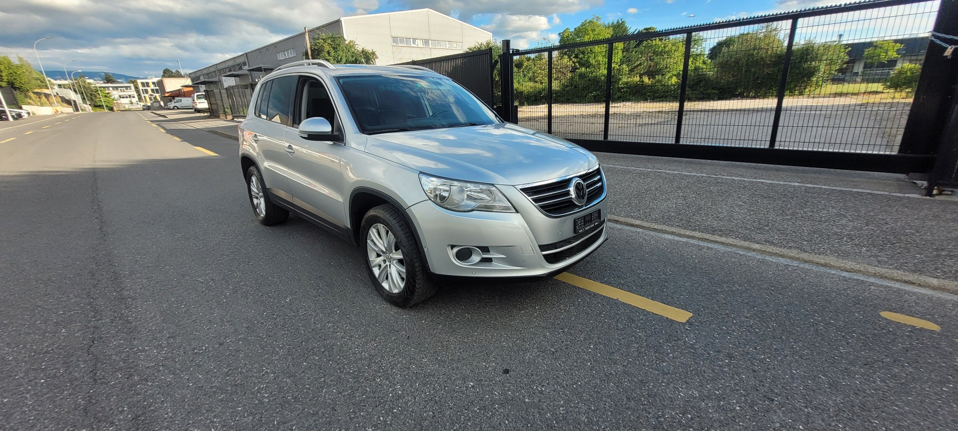 VW Tiguan 2.0 TSI Sport&Style-image-1