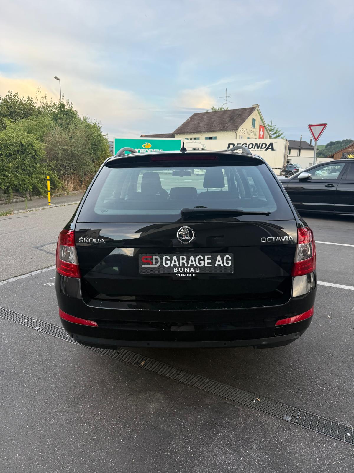 SKODA Octavia Combi 1.6 TDI Active DSG-image-5