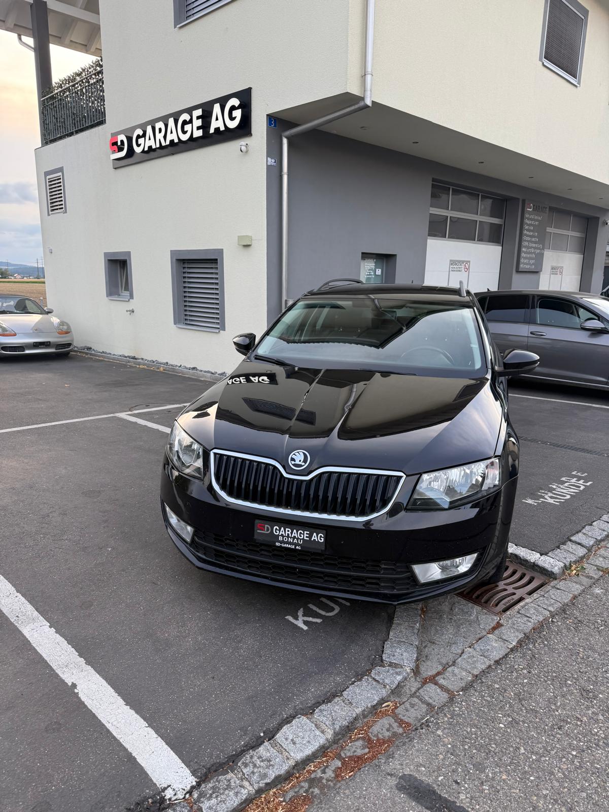 SKODA Octavia Combi 1.6 TDI Active DSG-image-2