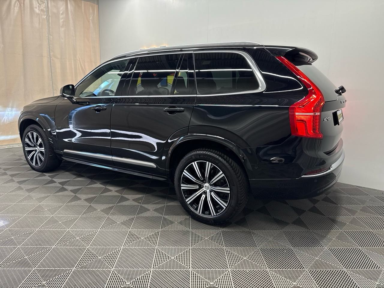 VOLVO XC90 B5 Diesel Mild Hybrid AWD Ultimate Bright Geartronic-showroom-element-1