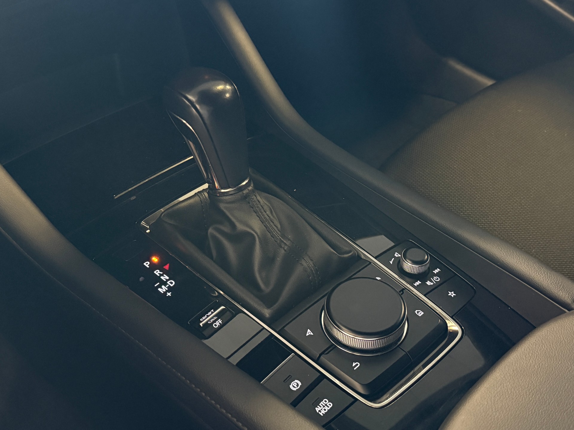 MAZDA 3 Hatchback SKYACTIV-X MHybrid 186 Revolution AWD Automat-image-10