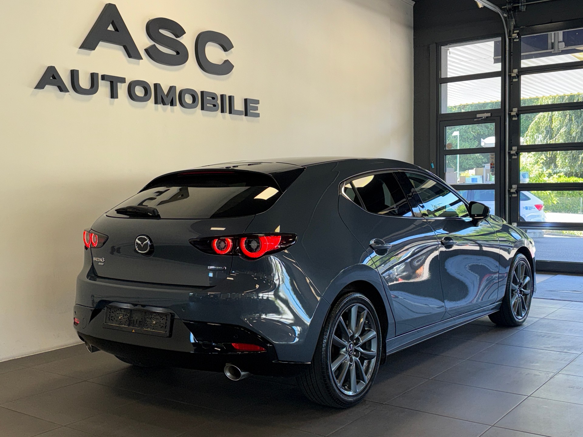 MAZDA 3 Hatchback SKYACTIV-X MHybrid 186 Revolution AWD Automat-showroom-element-3