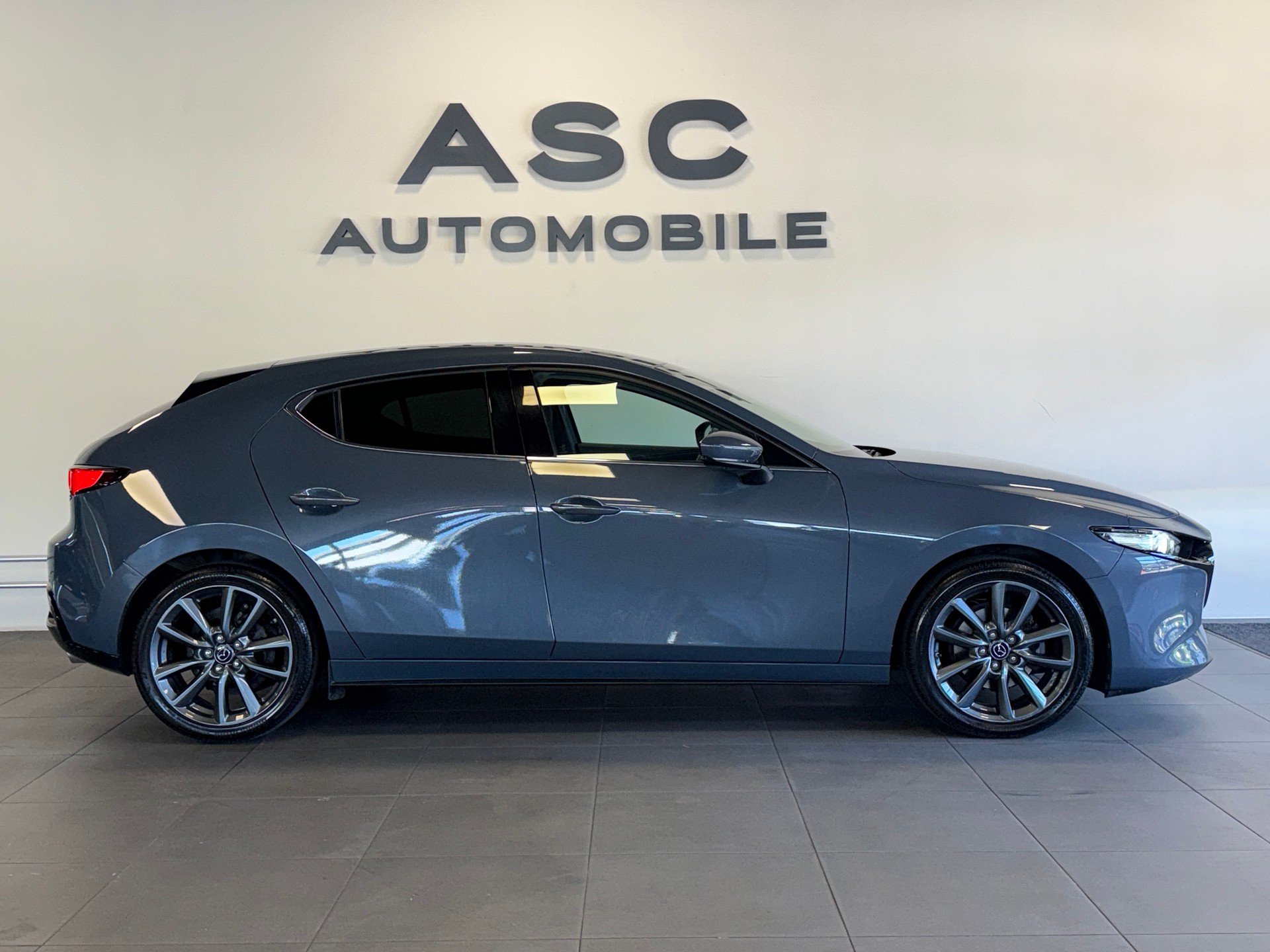 MAZDA 3 Hatchback SKYACTIV-X MHybrid 186 Revolution AWD Automat-showroom-element-2