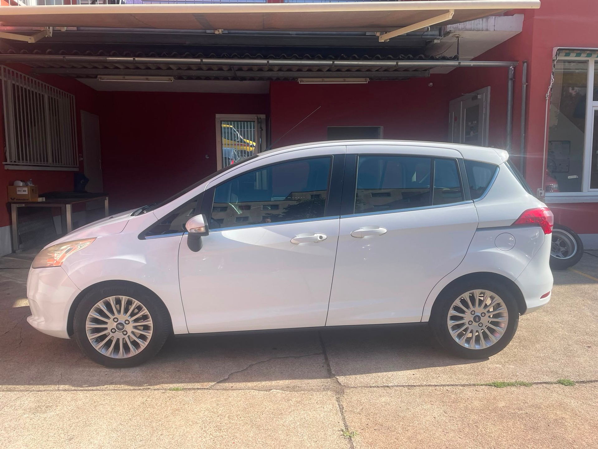 FORD B-Max 1.0 SCTi TitaniumX-showroom-element-1
