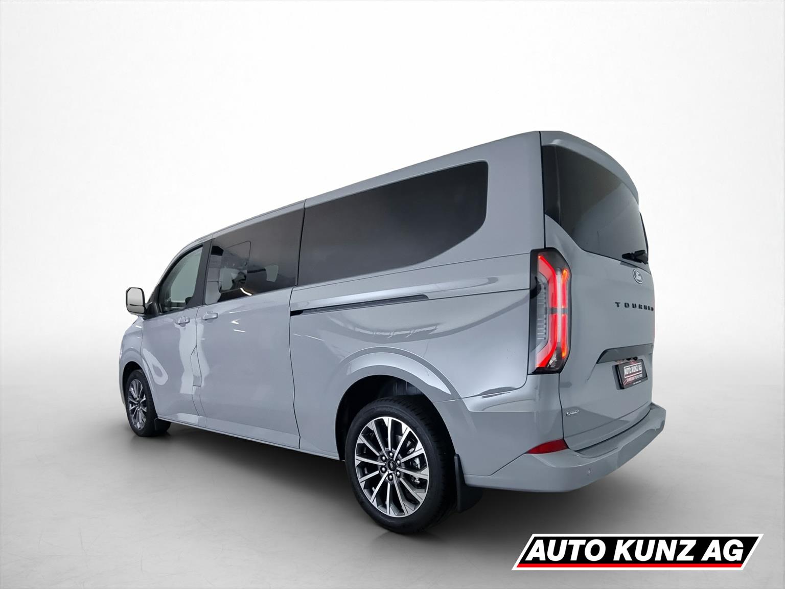 FORD Tourneo Custom Titanium X L2H1 8-Plätzer-showroom-element-3