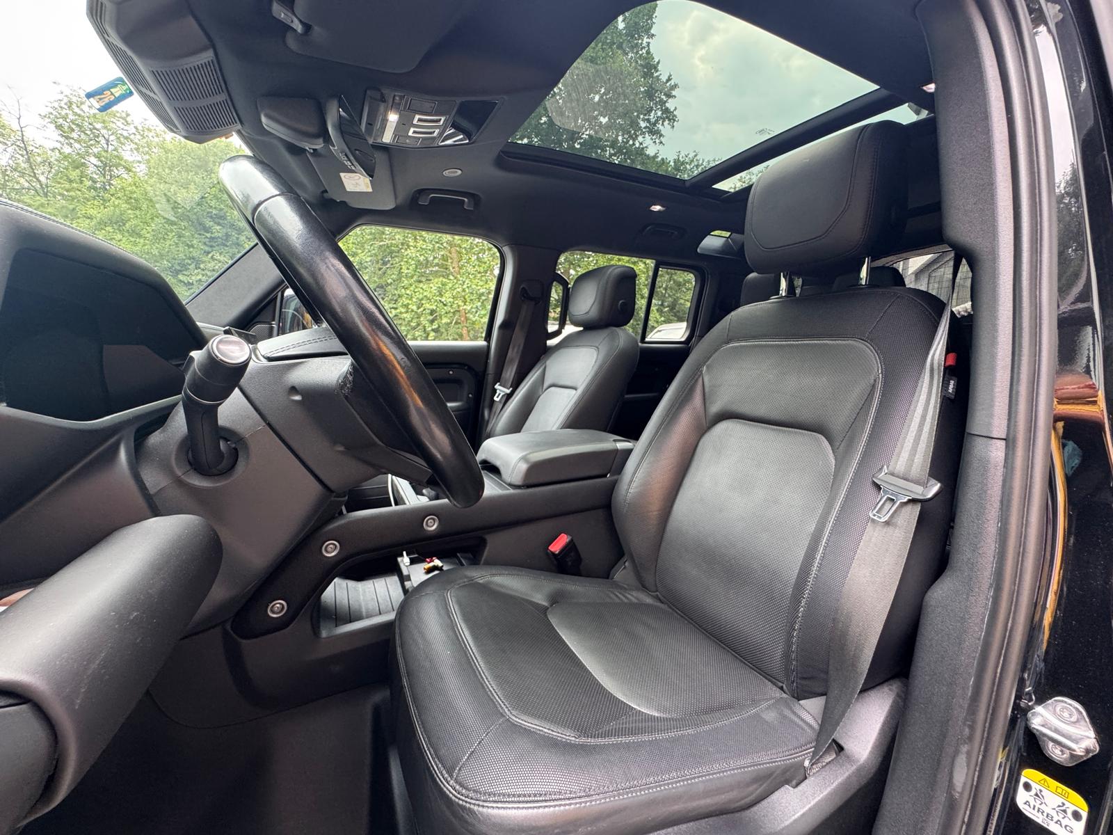LAND ROVER Defender 110 3.0 D I6 300 X-Dynamic HSE AWD AT8-image-7