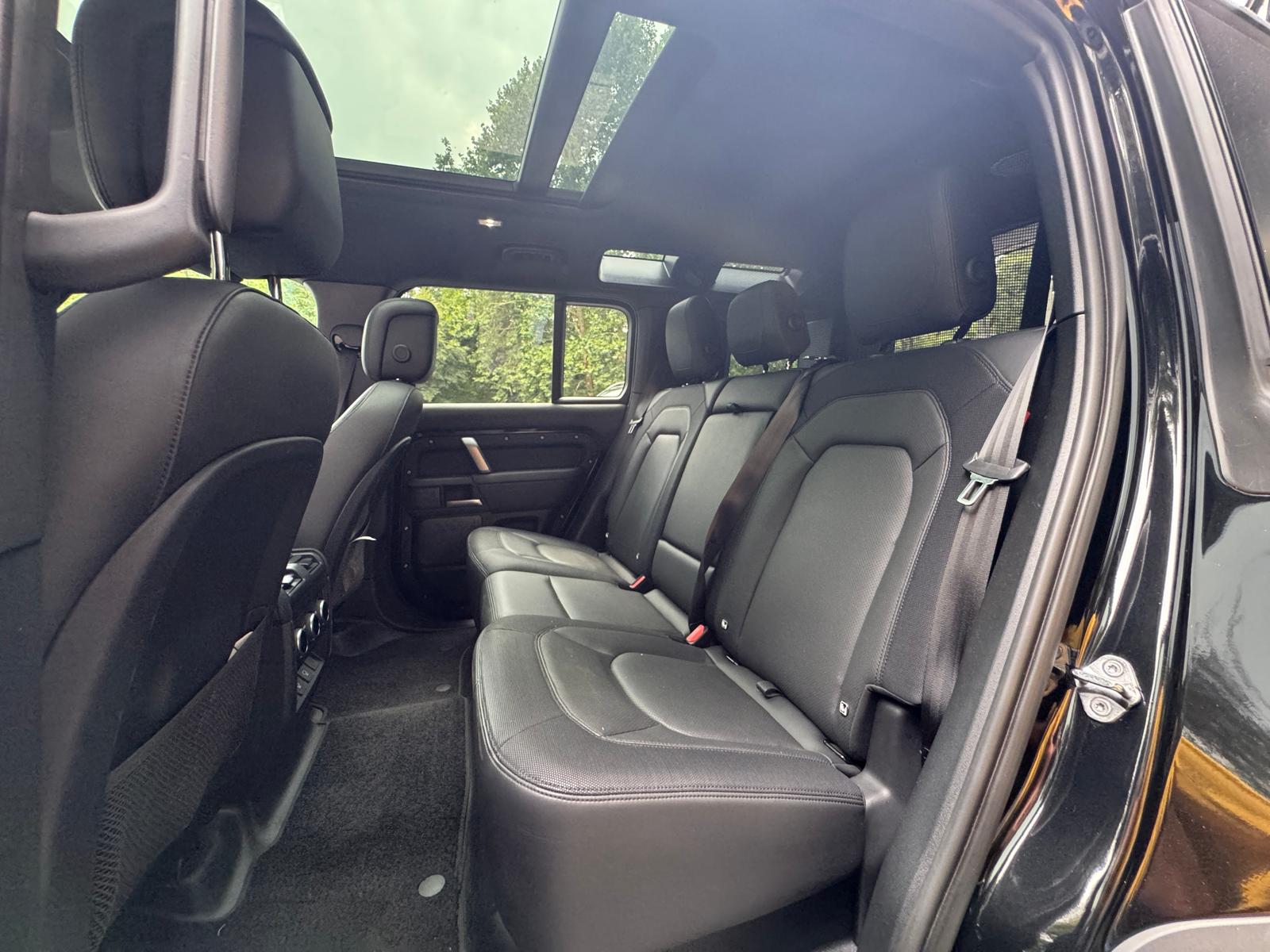 LAND ROVER Defender 110 3.0 D I6 300 X-Dynamic HSE AWD AT8-image-8