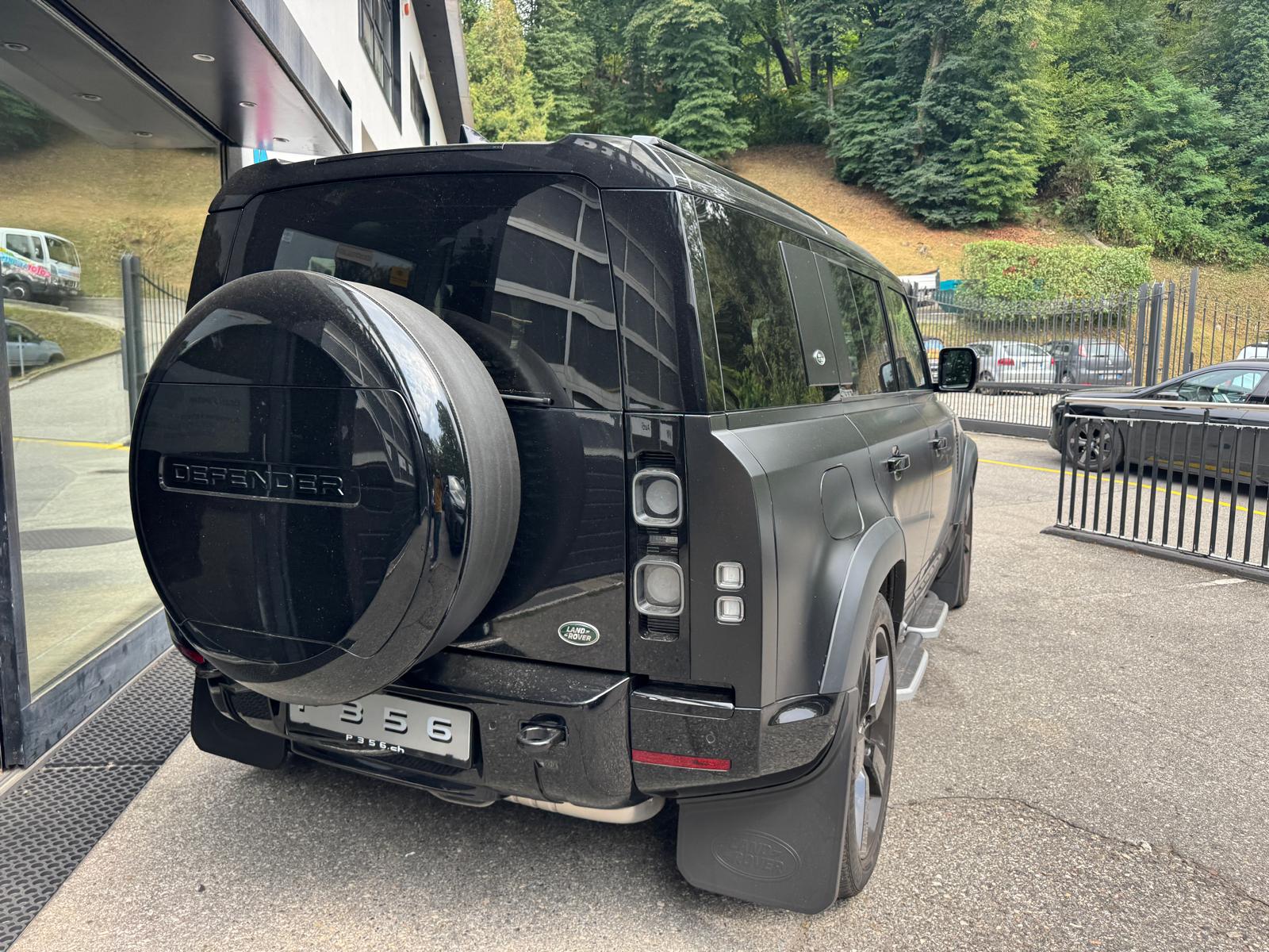 LAND ROVER Defender 110 3.0 D I6 300 X-Dynamic HSE AWD AT8-image-3