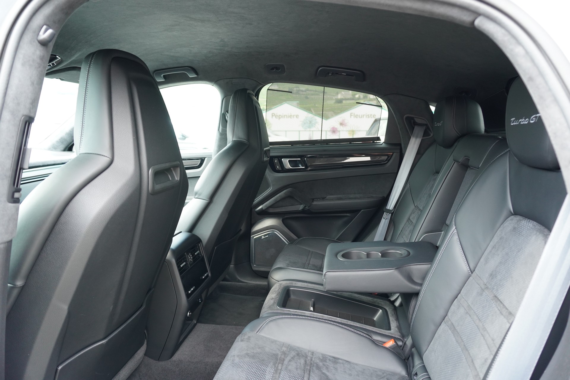 PORSCHE Cayenne Turbo GT-image-12